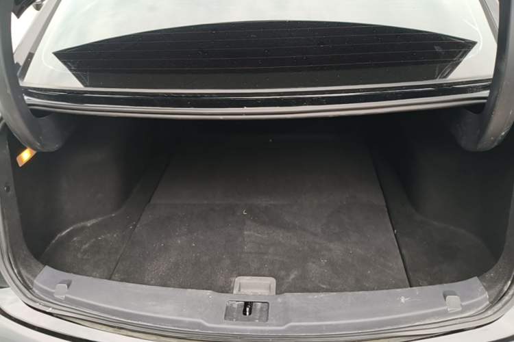 Used Hongqi E-QM5 2022 431 km Charge & Enjoy Edition Trunk