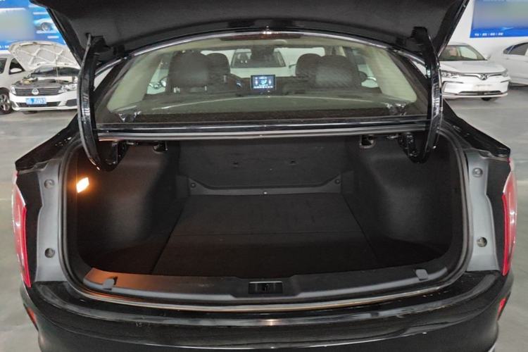 Used Hongqi E-QM5 2022 431 km Charge & Enjoy Edition Trunk