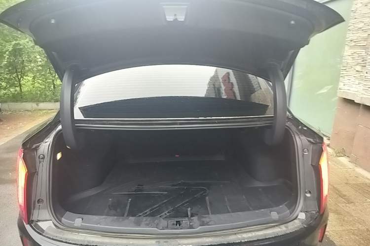 Used Hongqi E-QM5 2022 431 km Charge & Enjoy Edition Trunk