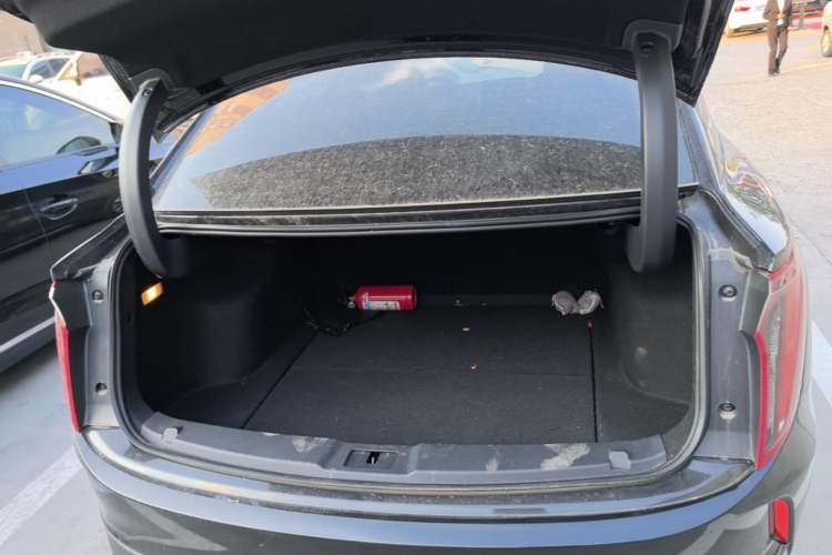 Used Hongqi E-QM5 2022 431 km Charge & Enjoy Edition Trunk
