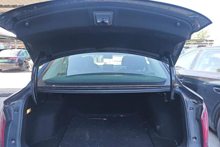 Used Hongqi E-QM5 2022 431 km Charge & Enjoy Edition Trunk