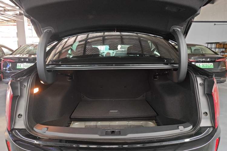 Used Hongqi E-QM5 2022 431 km Charge & Enjoy Edition Trunk