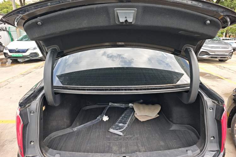 Used Hongqi E-QM5 2022 431 km Charge & Enjoy Edition Trunk