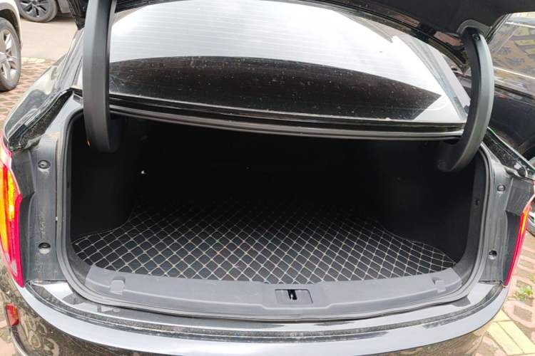 Used Hongqi E-QM5 2022 431 km Charge & Enjoy Edition Trunk