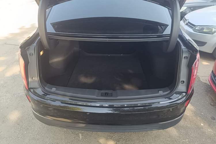 Used Hongqi E-QM5 2022 431 km Charge & Enjoy Edition Trunk