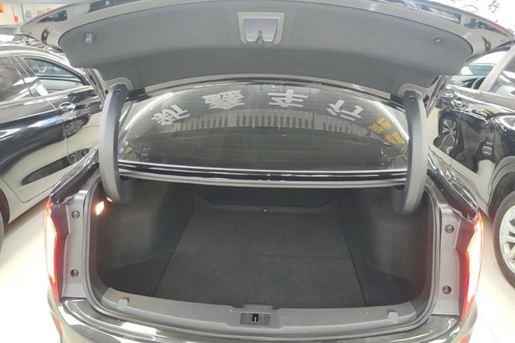 Used Hongqi E-QM5 2022 431 km Charge & Enjoy Edition Trunk