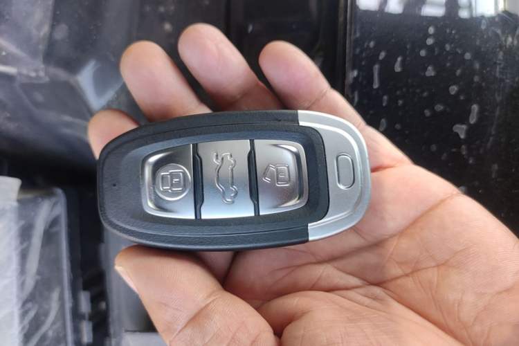 Used Hongqi E-QM5 2022 431 km Charge & Enjoy Edition Vehicle Key