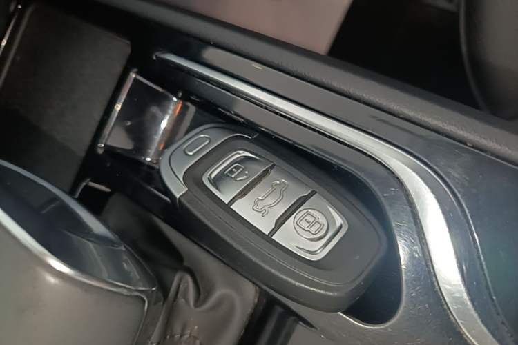 Used Hongqi E-QM5 2022 431 km Charge & Enjoy Edition Vehicle Key
