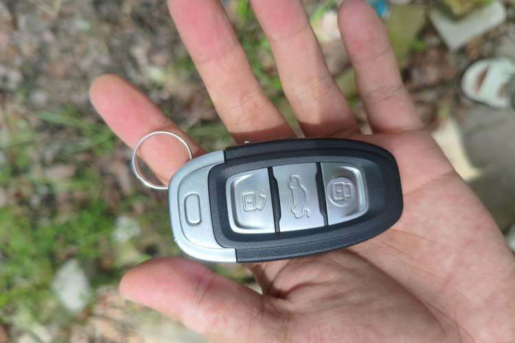 Used Hongqi E-QM5 2022 431 km Charge & Enjoy Edition Vehicle Key