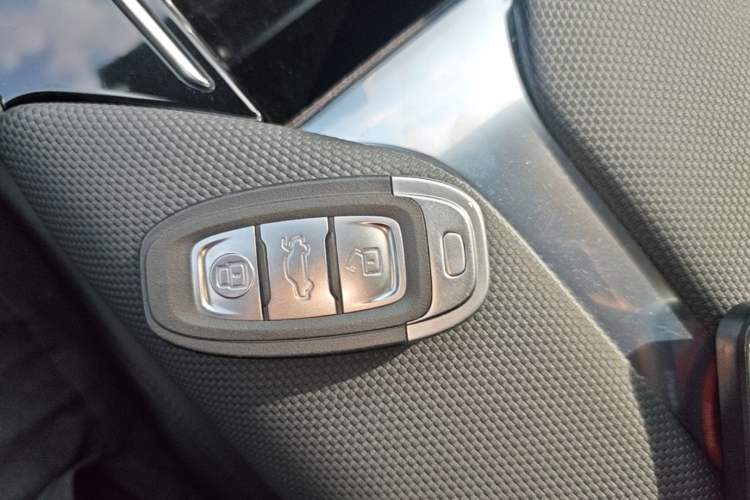 Used Hongqi E-QM5 2022 431 km Charge & Enjoy Edition Vehicle Key