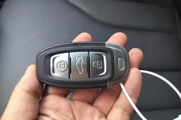 Used Hongqi E-QM5 2022 431 km Charge & Enjoy Edition Vehicle Key