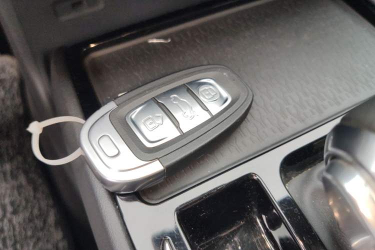 Used Hongqi E-QM5 2022 431 km Charge & Enjoy Edition Vehicle Key