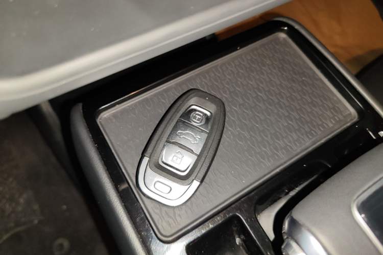 Used Hongqi E-QM5 2022 431 km Charge & Enjoy Edition Vehicle Key