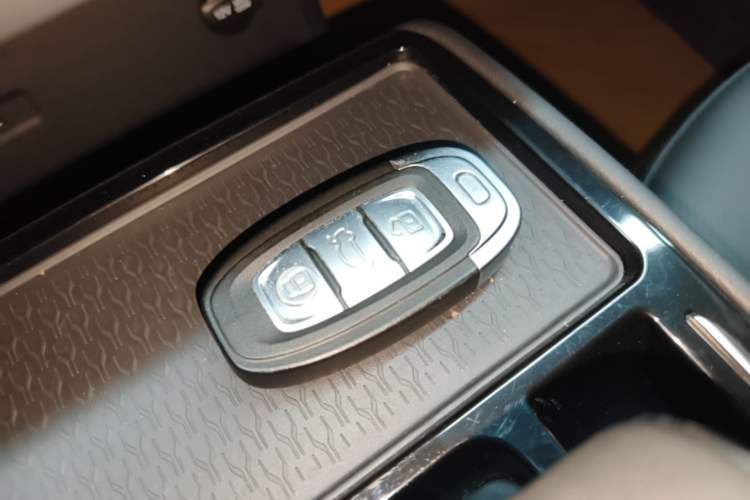 Used Hongqi E-QM5 2022 431 km Charge & Enjoy Edition Vehicle Key