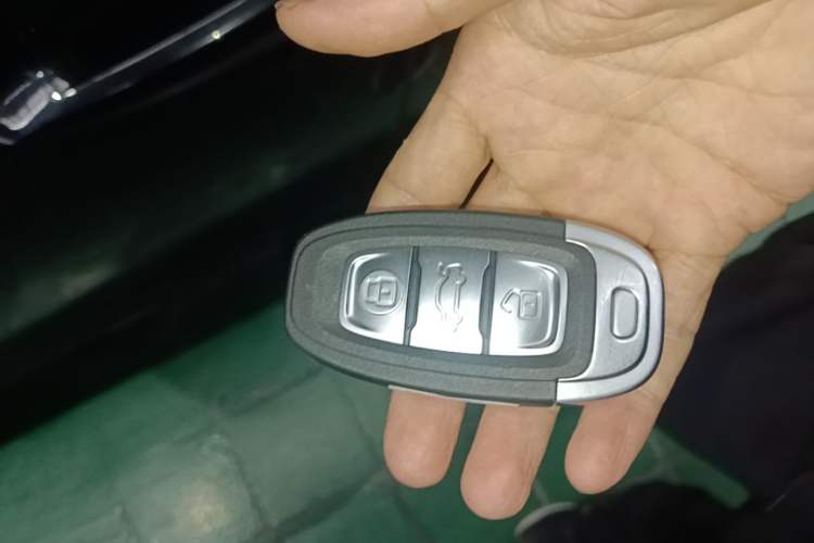 Used Hongqi E-QM5 2022 431 km Charge & Enjoy Edition Vehicle Key