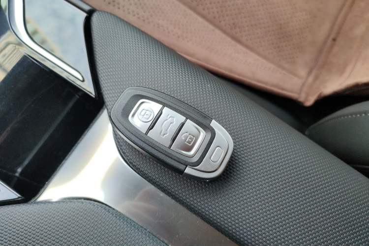 Used Hongqi E-QM5 2022 431 km Charge & Enjoy Edition Vehicle Key
