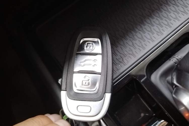 Used Hongqi E-QM5 2022 431 km Charge & Enjoy Edition Vehicle Key