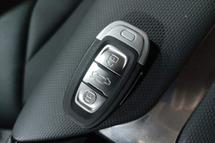 Used Hongqi E-QM5 2022 431 km Charge & Enjoy Edition Vehicle Key