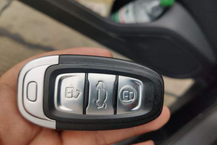 Used Hongqi E-QM5 2022 431 km Battery-Swap Enjoyment Version Vehicle Key