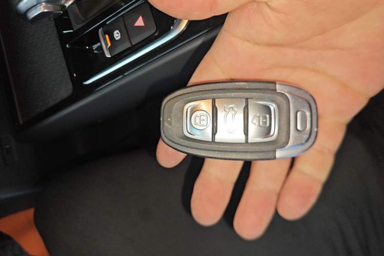 Used Hongqi E-QM5 2022 431 km Charge & Enjoy Edition Vehicle Key
