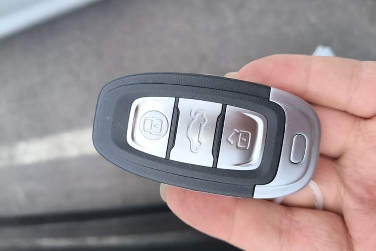 Used Hongqi E-QM5 2022 431 km Charge & Enjoy Edition Vehicle Key