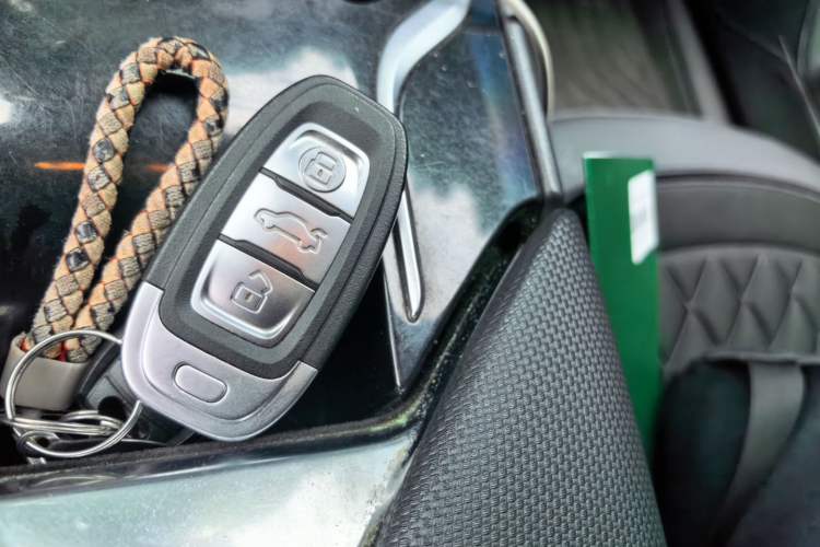 Used Hongqi E-QM5 2022 431 km Charge & Enjoy Edition Vehicle Key