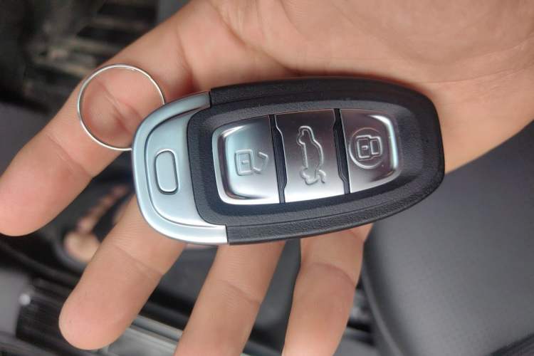 Used Hongqi E-QM5 2022 431 km Charge & Enjoy Edition Vehicle Key