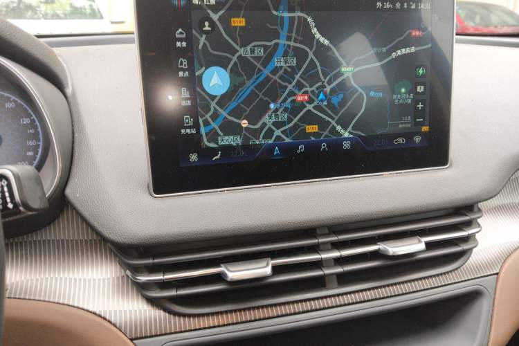 Used Hongqi E-QM5 2022 431 km Charge & Enjoy Edition Audio And AC Panel