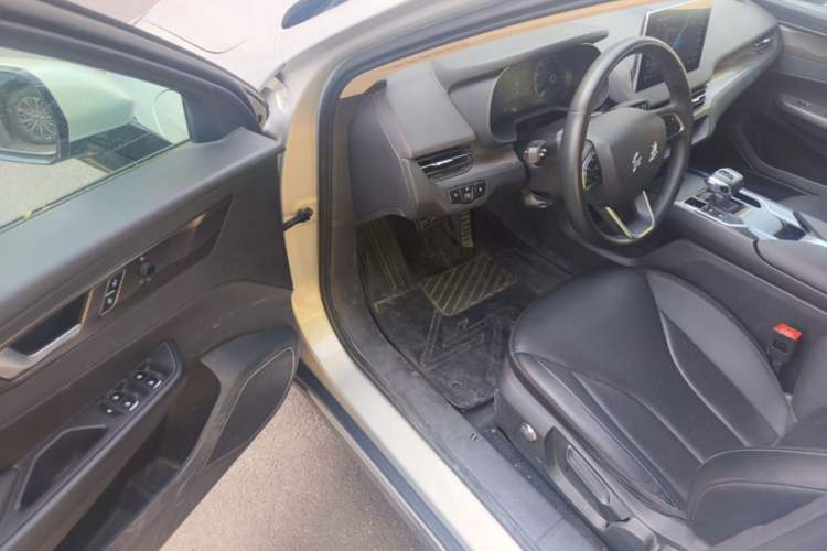 Used Hongqi E-QM5 2022 431 km Charge & Enjoy Edition Driver Seat