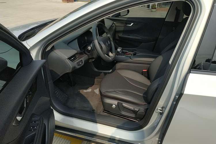 Used Hongqi E-QM5 2022 431 km Charge & Enjoy Edition Driver Seat