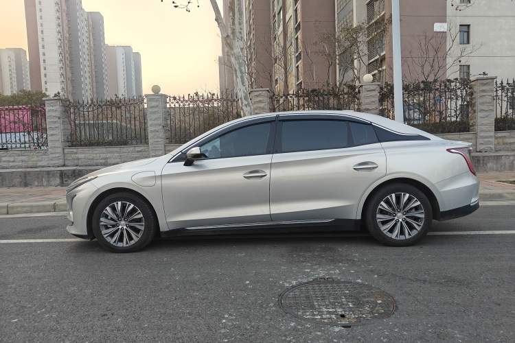 Used Hongqi E-QM5 2022 431 km Charge & Enjoy Edition Exterior 3
