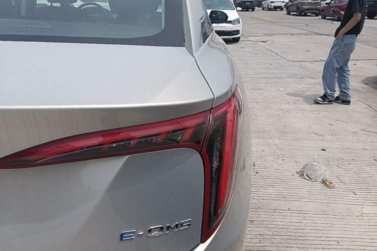 Used Hongqi E-QM5 2022 431 km Charge & Enjoy Edition Exterior 3
