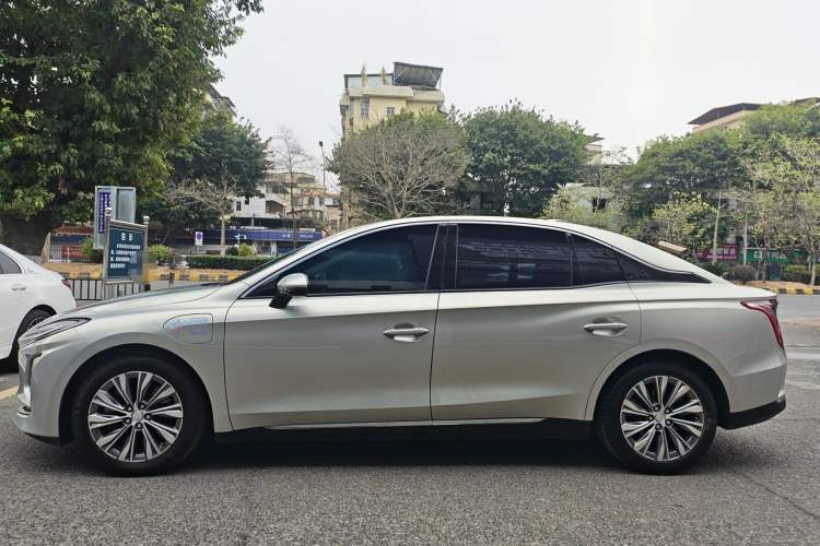 Used Hongqi E-QM5 2022 431 km Charge & Enjoy Edition Exterior 3
