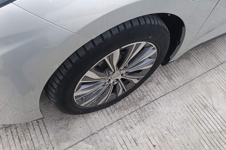 Used Hongqi E-QM5 2022 431 km Charge & Enjoy Edition Exterior 4