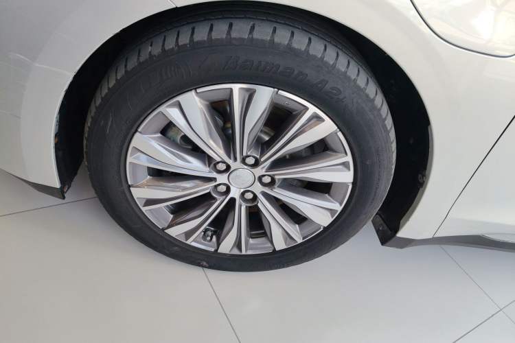 Used Hongqi E-QM5 2022 431 km Charge & Enjoy Edition Exterior 4