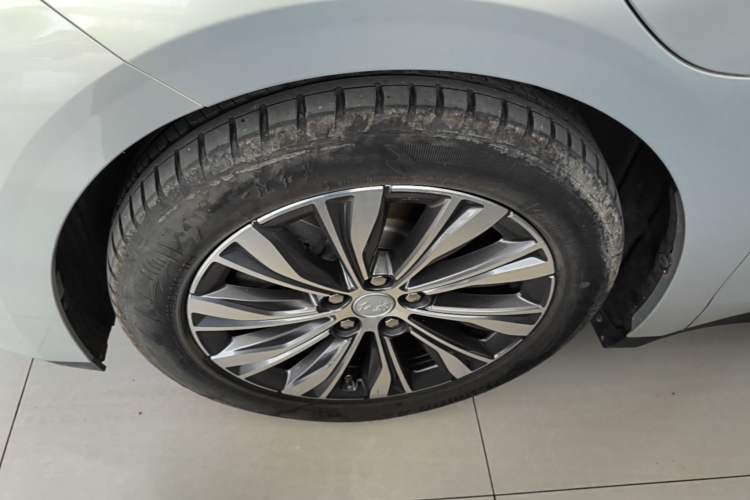 Used Hongqi E-QM5 2022 431 km Charge & Enjoy Edition Exterior 4