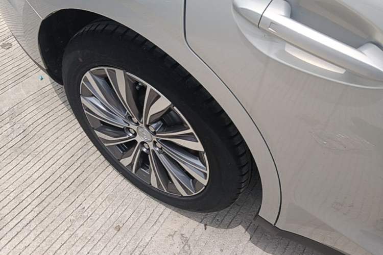 Used Hongqi E-QM5 2022 431 km Charge & Enjoy Edition Exterior 5