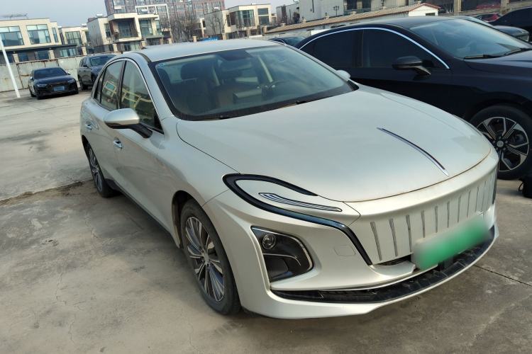 Used Hongqi E-QM5 2022 431 km Charge & Enjoy Edition Front Right 45 Deg