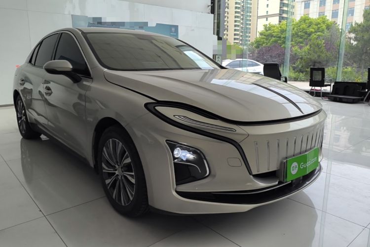 Used Hongqi E-QM5 2022 431 km Charge & Enjoy Edition Front Right 45 Deg