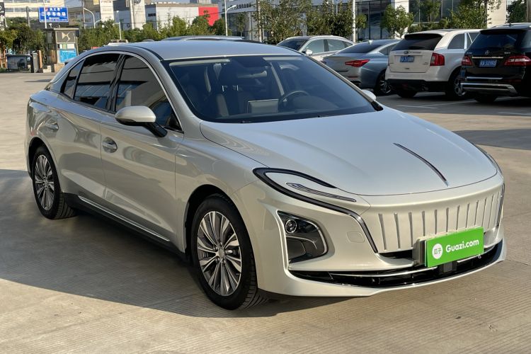 Used Hongqi E-QM5 2022 431 km Charge & Enjoy Edition Front Right 45 Deg