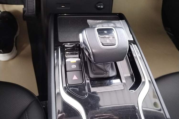 Used Hongqi E-QM5 2022 431 km Charge & Enjoy Edition Gear Lever