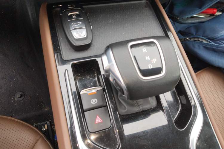 Used Hongqi E-QM5 2022 431 km Charge & Enjoy Edition Gear Lever