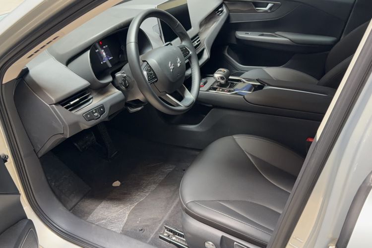 Used Hongqi E-QM5 2022 431 km Charge & Enjoy Edition Interior 1