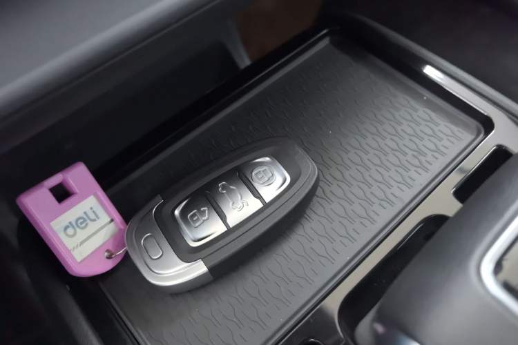 Used Hongqi E-QM5 2022 431 km Charge & Enjoy Edition Interior 1