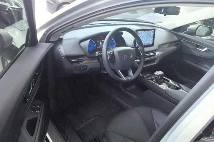 Used Hongqi E-QM5 2022 431 km Charge & Enjoy Edition Interior 3