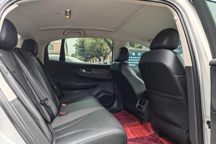 Used Hongqi E-QM5 2022 431 km Charge & Enjoy Edition Interior 3