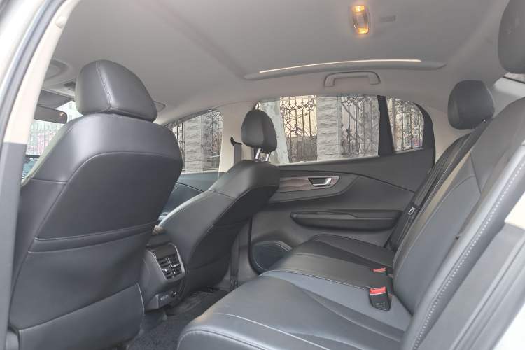 Used Hongqi E-QM5 2022 431 km Charge & Enjoy Edition Interior 4