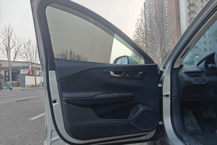 Used Hongqi E-QM5 2022 431 km Charge & Enjoy Edition Interior 5