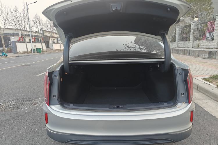 Used Hongqi E-QM5 2022 431 km Charge & Enjoy Edition Interior 6