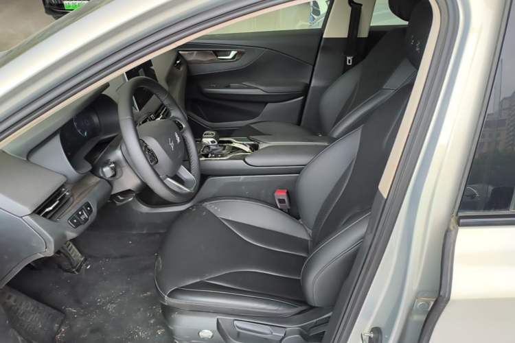 Used Hongqi E-QM5 2022 431 km Charge & Enjoy Edition Left Front Seat